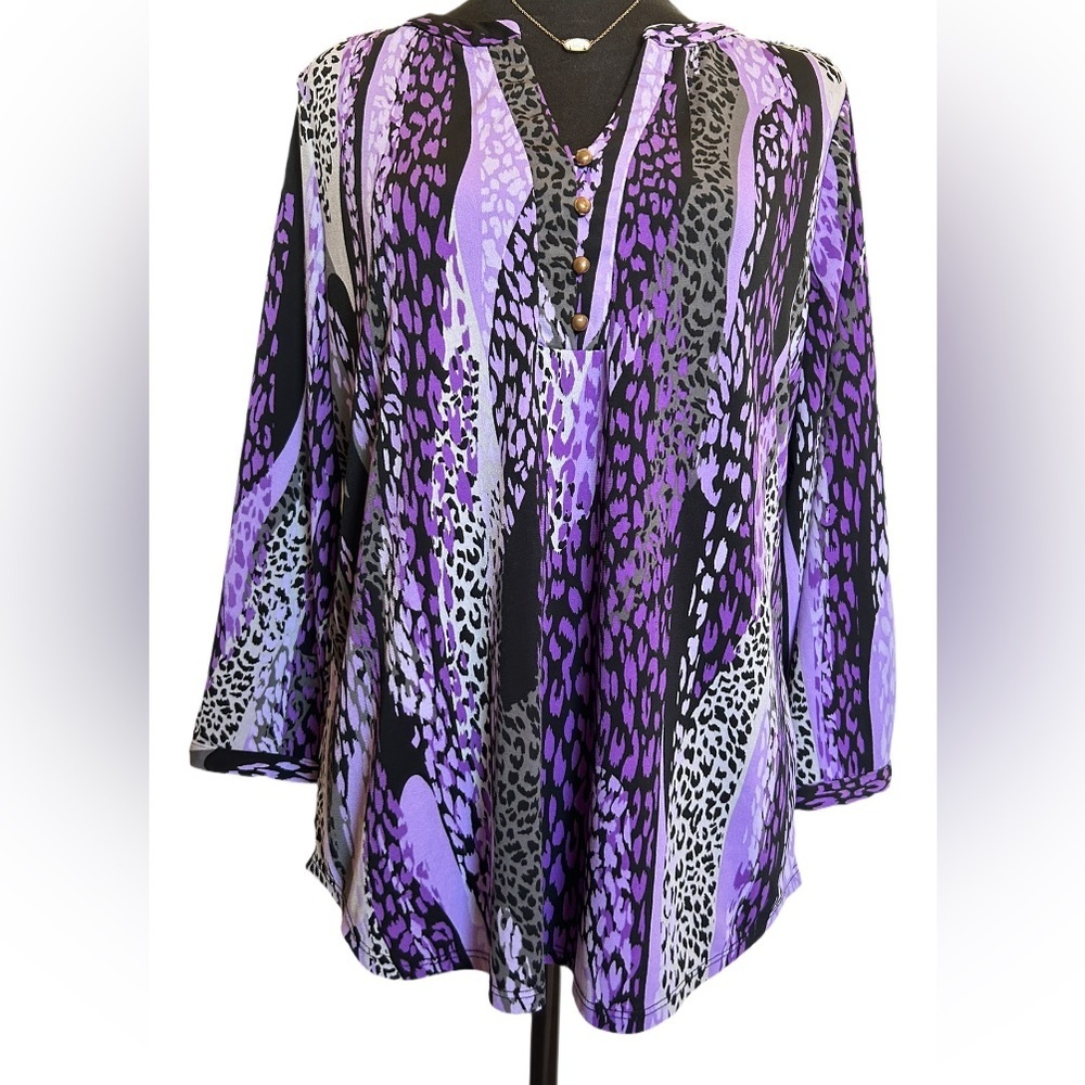 Dana Buchman Woman’s Medium Purple Animal Print 3/4 Sleeve Button-Up V-Neck Top - Picture 3 of 8